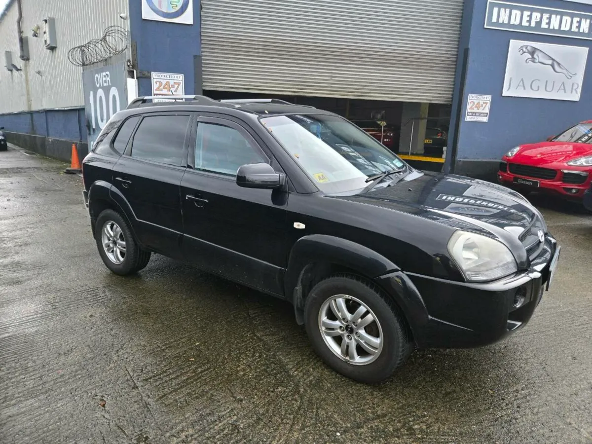 HYUNDAI TUSON 2.0 PETROL LOW MILEAGE - Image 1