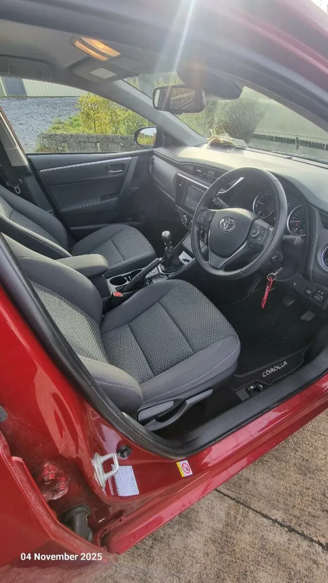 Toyota corolla - Image 4