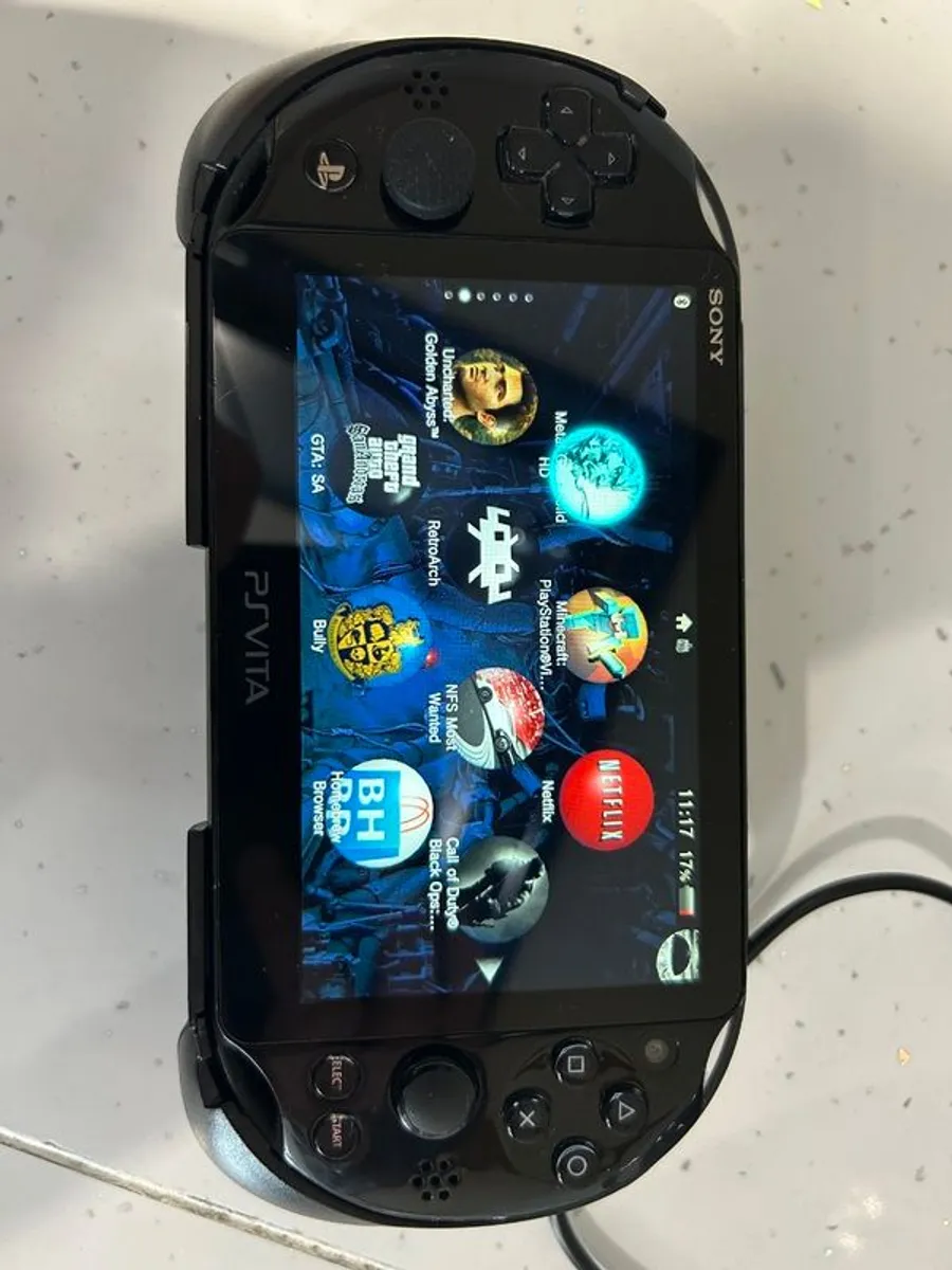 PlayStation Vita 2000 (Slim)  256 GB Bundle - Image 2