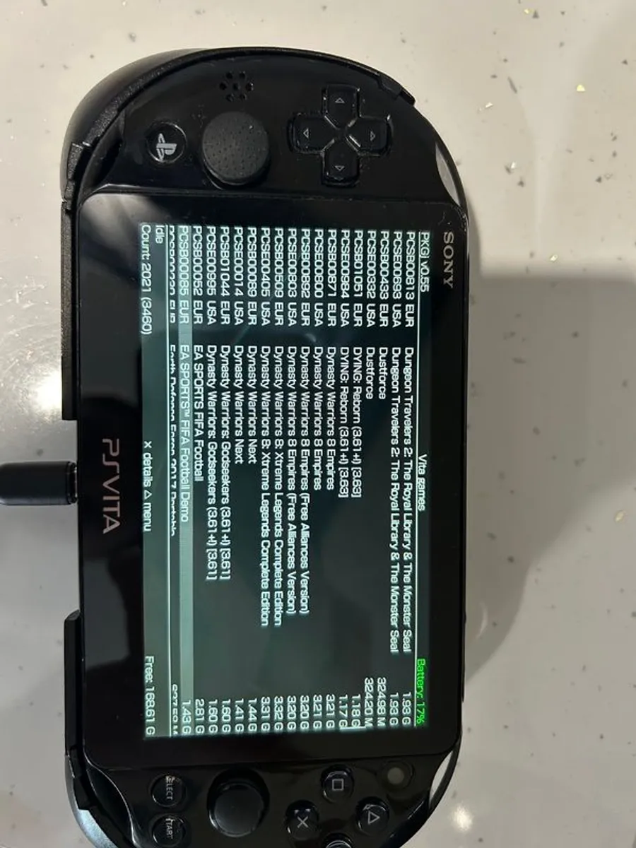 PlayStation Vita 2000 (Slim)  256 GB Bundle - Image 3