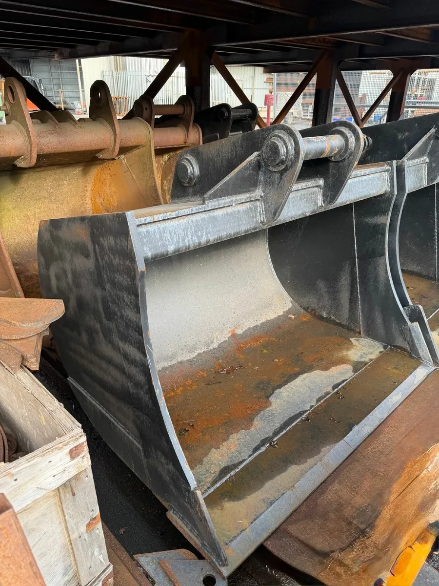 12T 4.5FT Gummy Bucket - Image 1