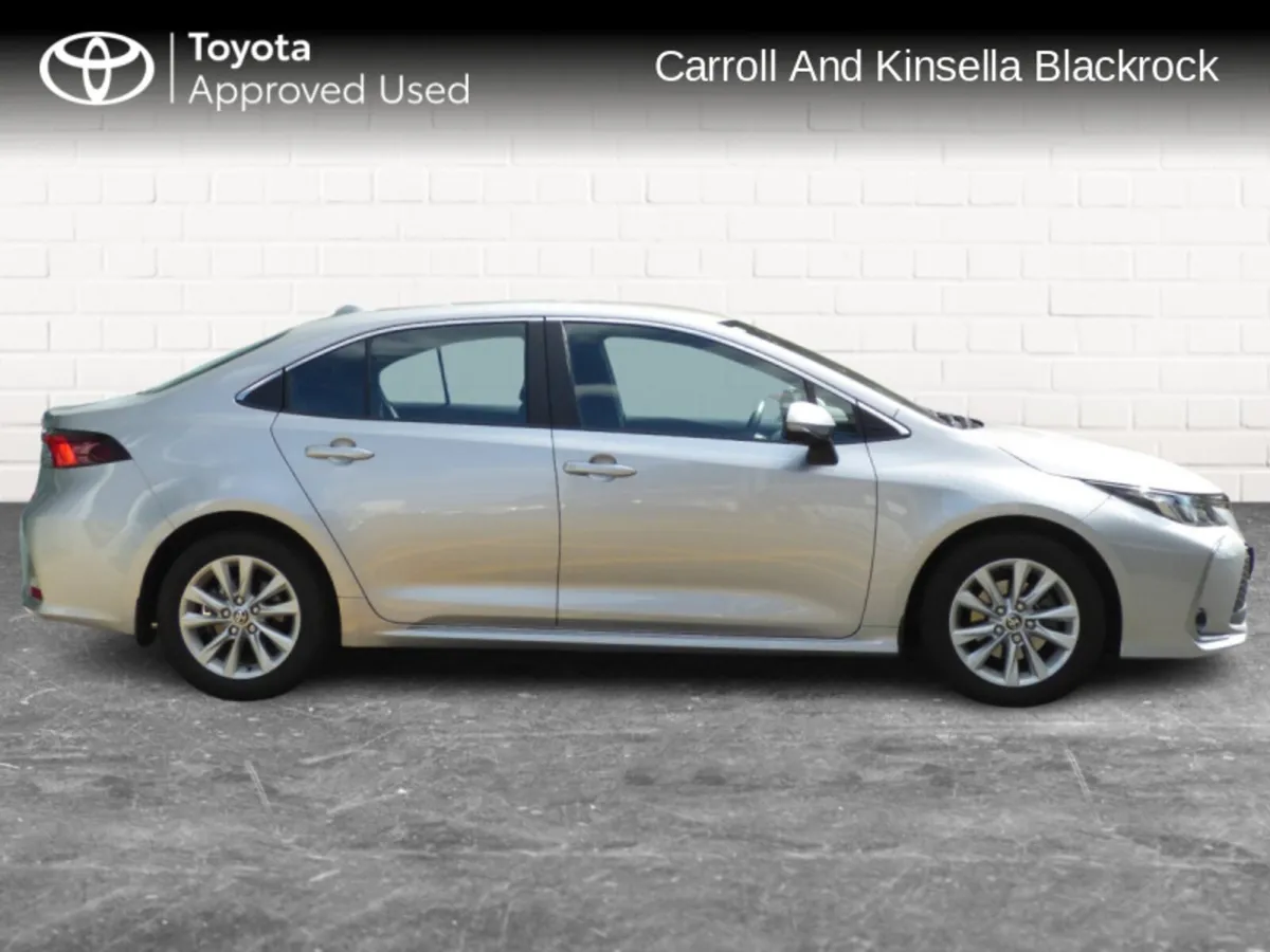 Toyota Corolla Hybrid Luna Saloon - Image 3