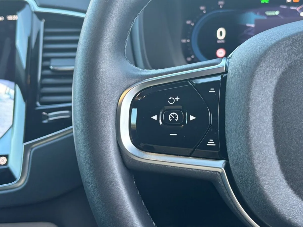 Volvo XC90 RECHARGE T8 ULTIMATE - Image 3