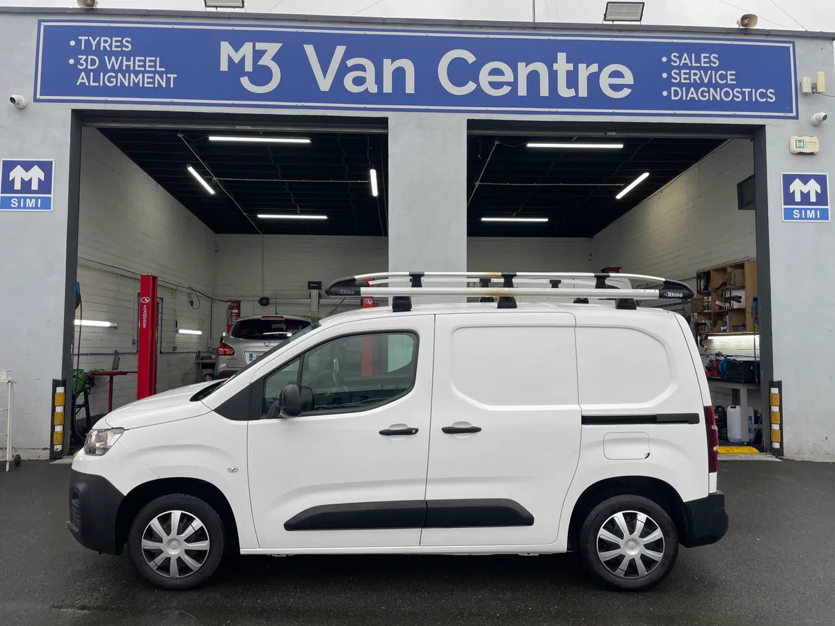 2019 Citroen Berlingo LX 220v Built in socket!!! - Image 3