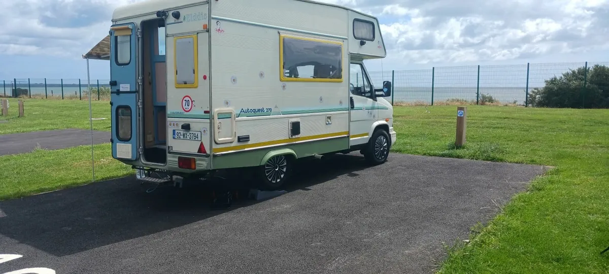 BEAUTIFUL VINTAGE MOTOR HOME/CAMPER 1992 - Image 1