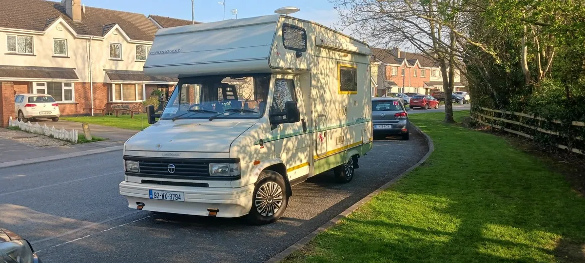 BEAUTIFUL VINTAGE MOTOR HOME/CAMPER 1992 - Image 3
