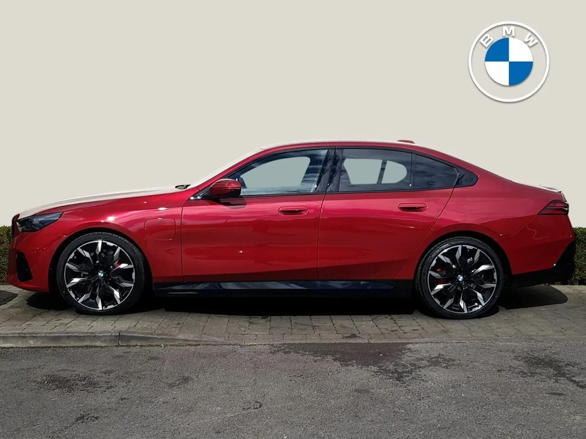 BMW 5-Series M Sport Pro - Image 3