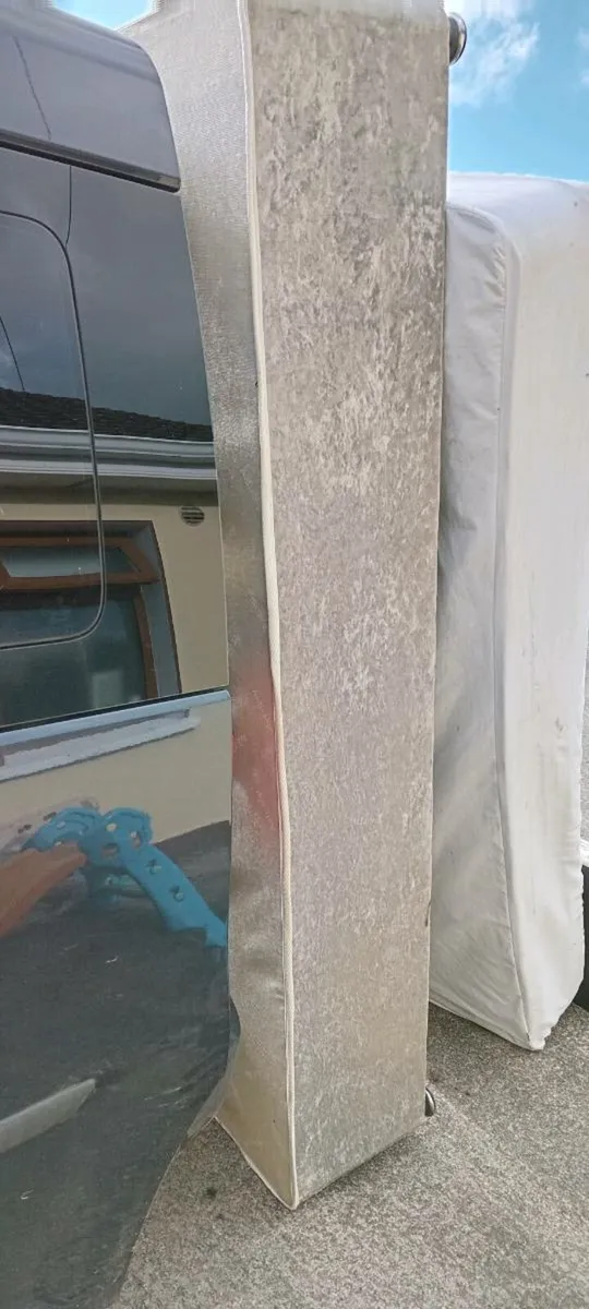 Single bed - Image 1