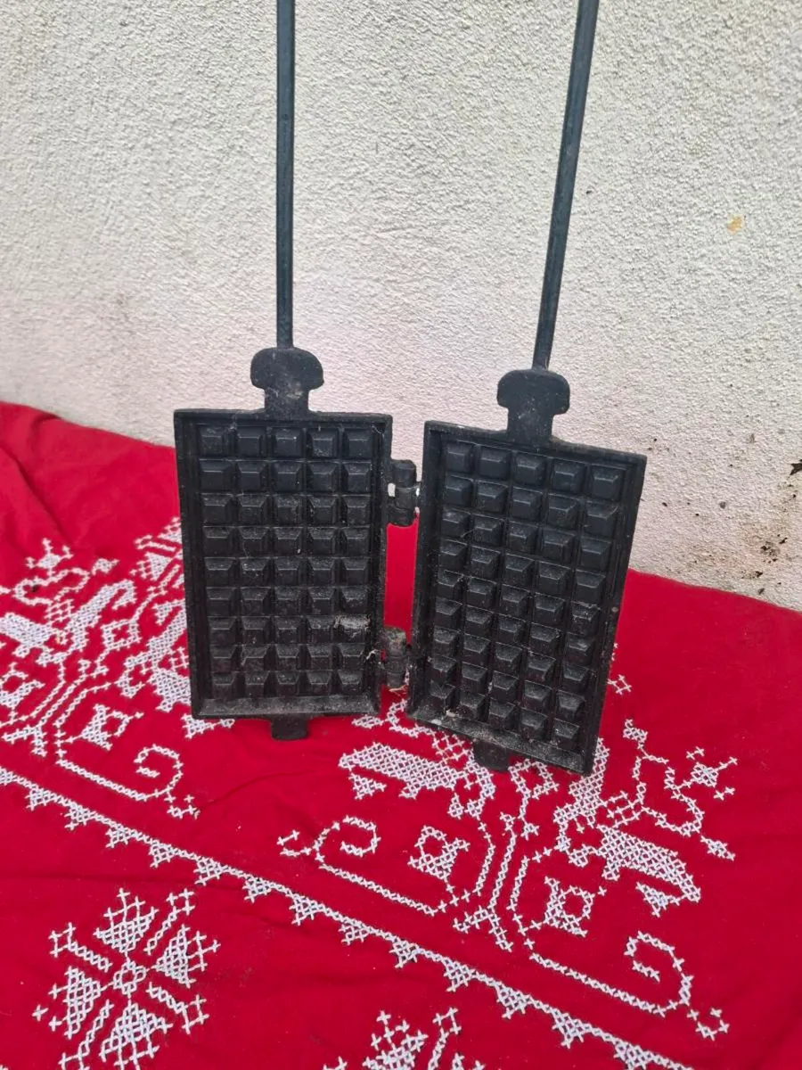 Cast iron waffles maker postage possible - Image 2