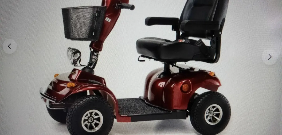8  MPH  MOBILITY SCOOTER - Image 1