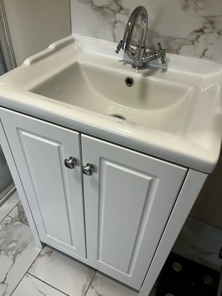 Mirror cabinet, vanity & towel rail - Image 2