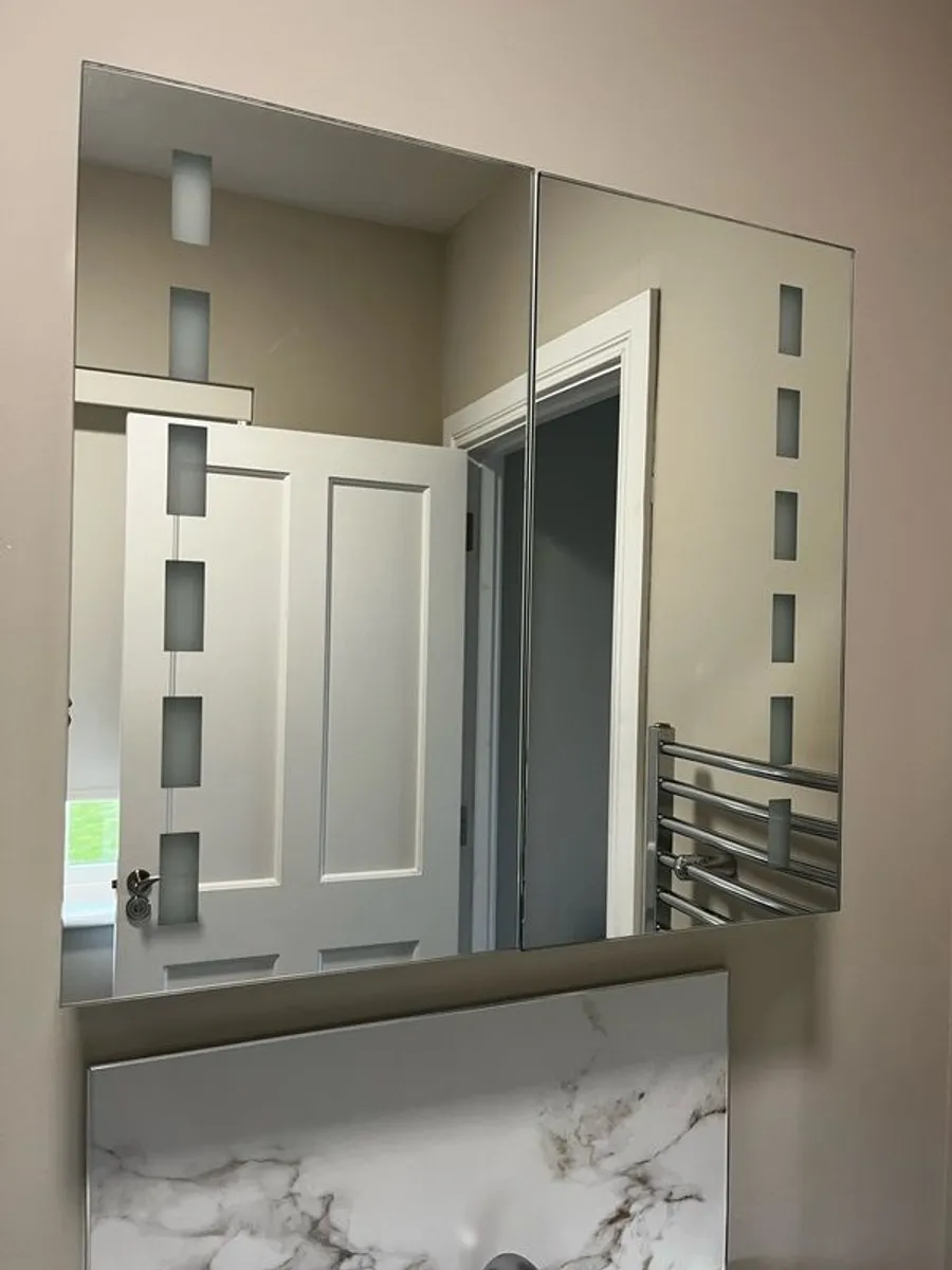 Mirror cabinet, vanity & towel rail - Image 4