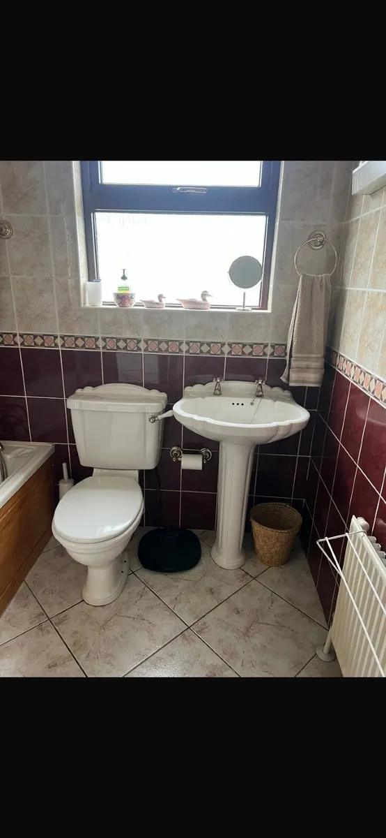 Bathroom ware - Image 1