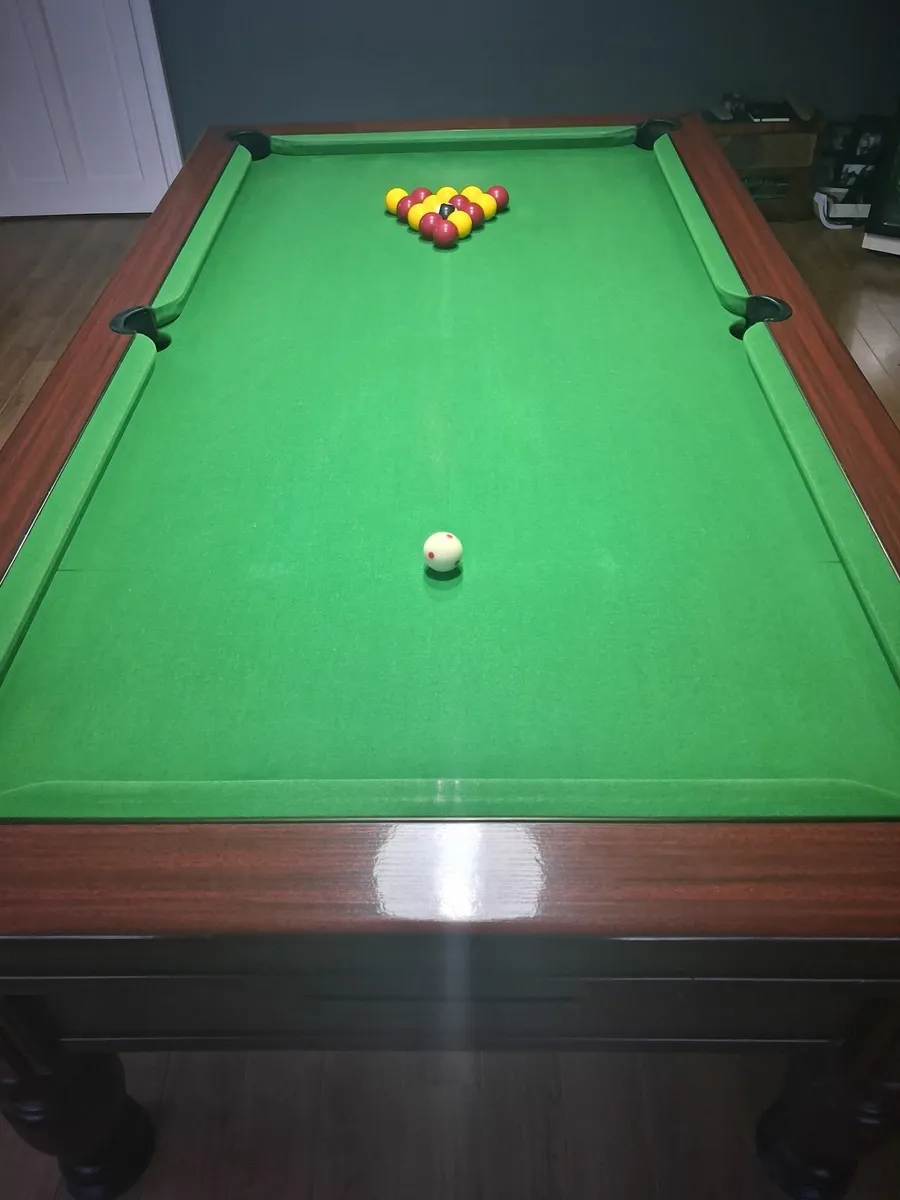 Pool table - Image 1
