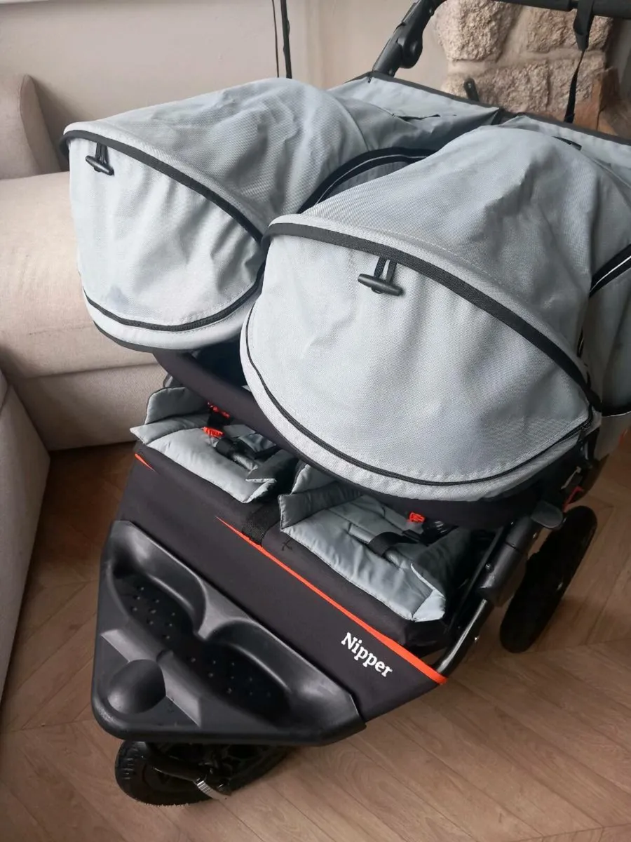 Out n about v5 - Image 2