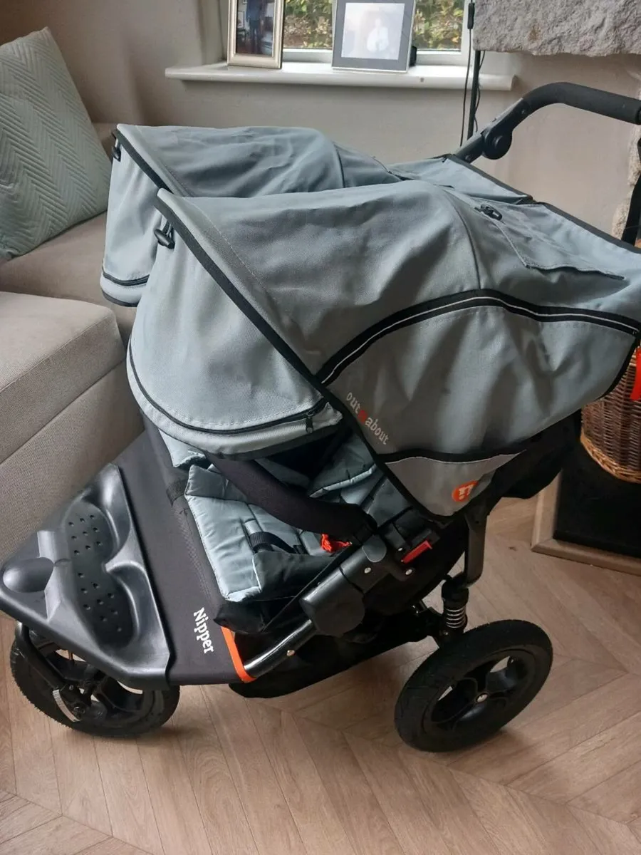 Out n about v5 - Image 3