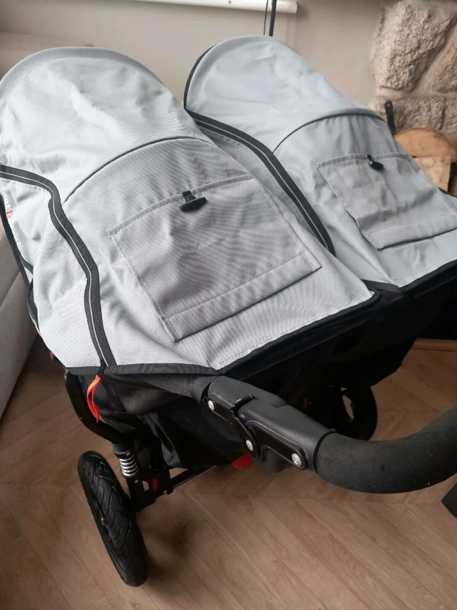 Out n about v5 - Image 4