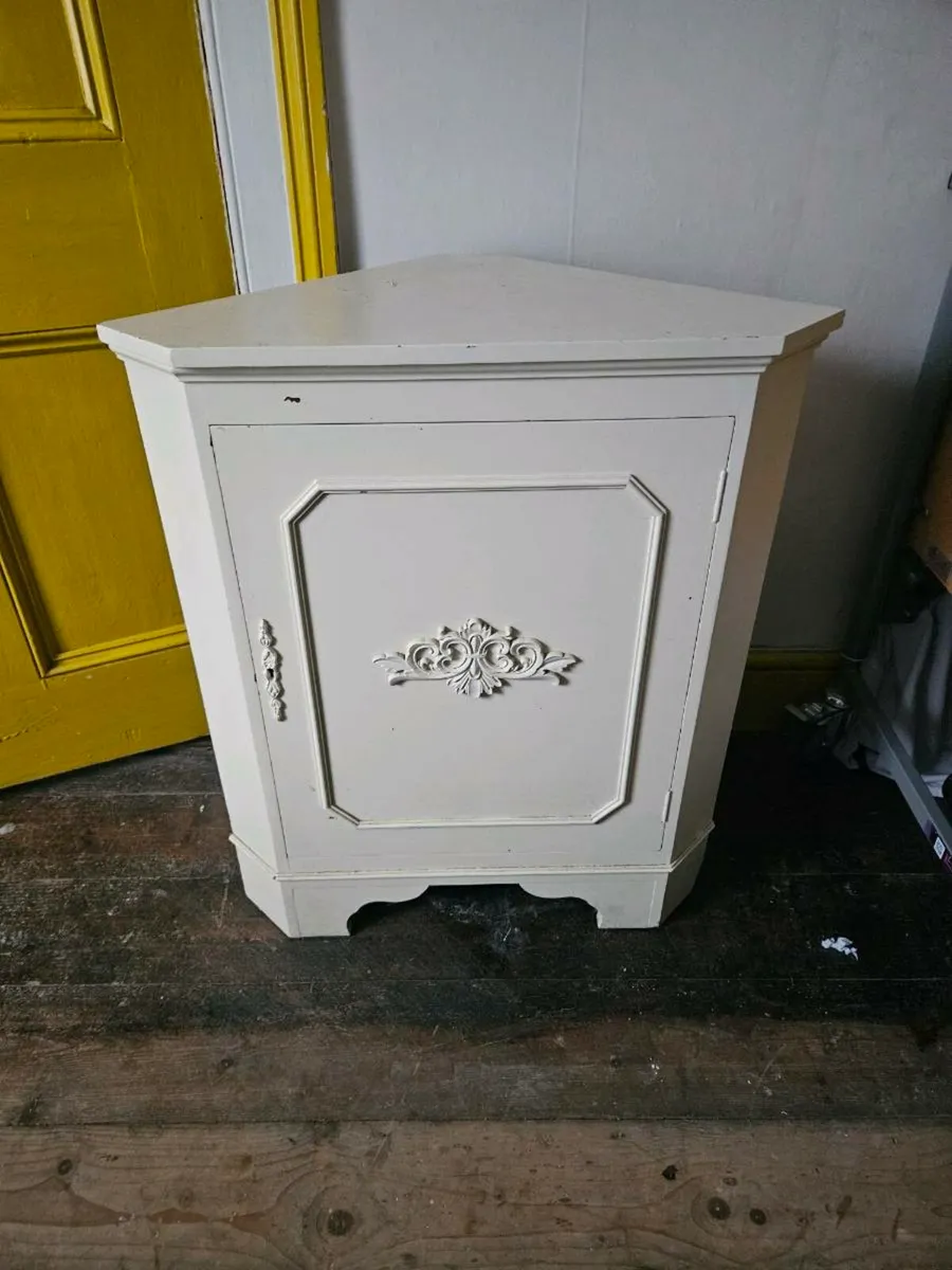 Vintage Press Corner Unit - Image 1