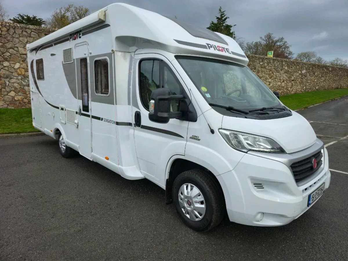 2015 PILOTE P746 SENSATION ISLAND BED TAKE TRADE - Image 1