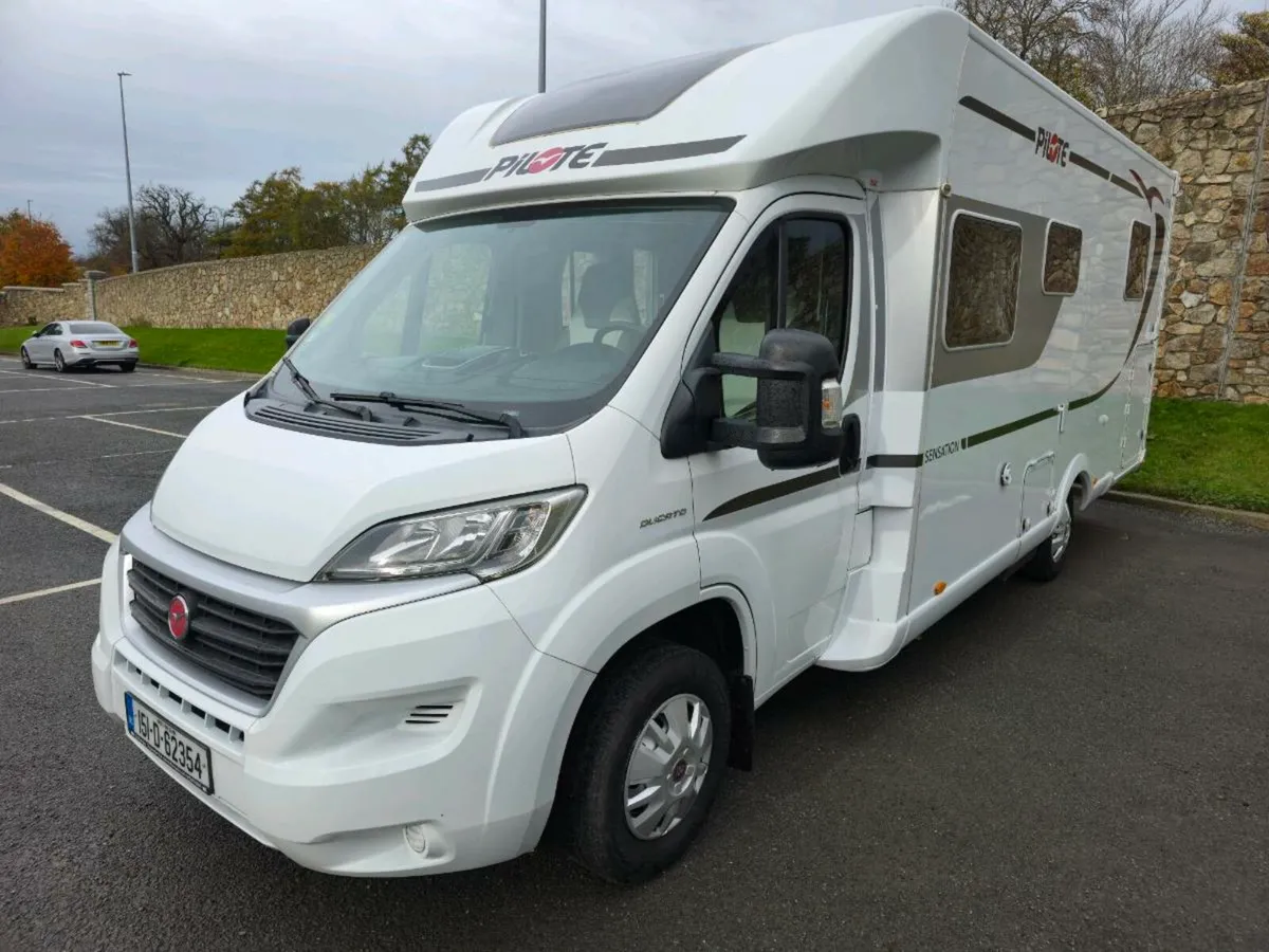 2015 PILOTE P746 SENSATION ISLAND BED TAKE TRADE - Image 3