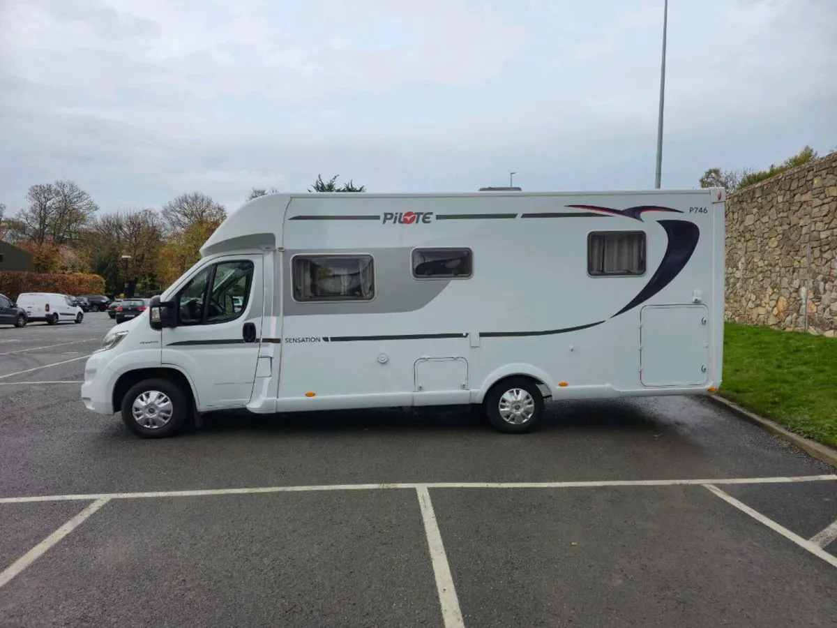 2015 PILOTE P746 SENSATION ISLAND BED TAKE TRADE - Image 4