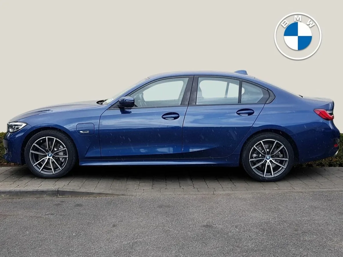 BMW 3-Series 330e Sport Pro - Image 3