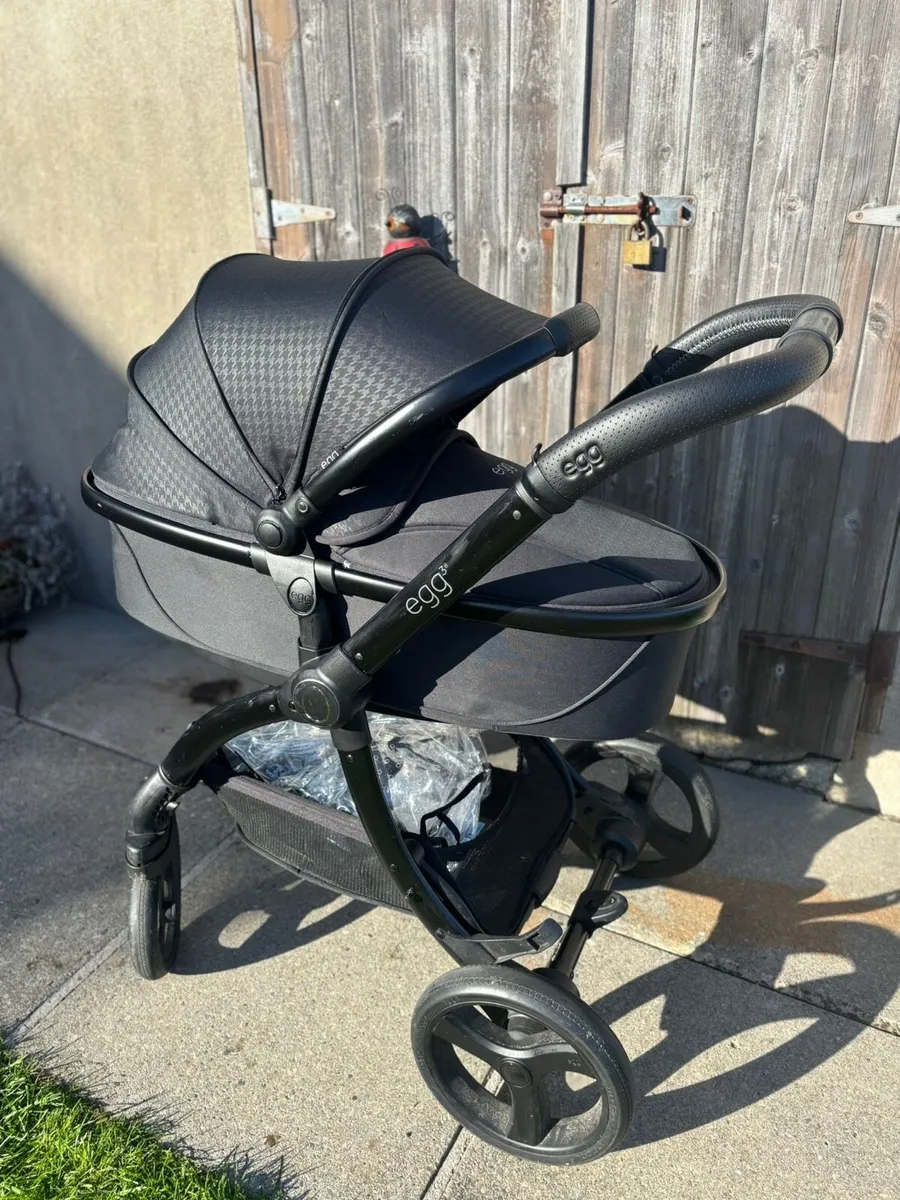Egg 3 Travel System - Image 1