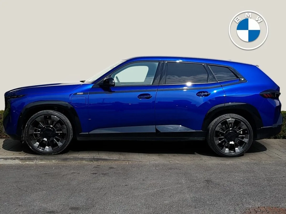 BMW XM 50e - Image 3