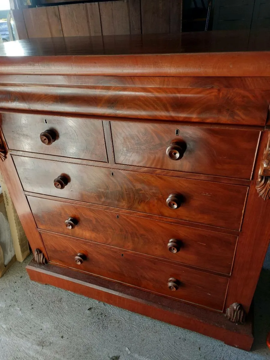 Chest of drawers - Image 1