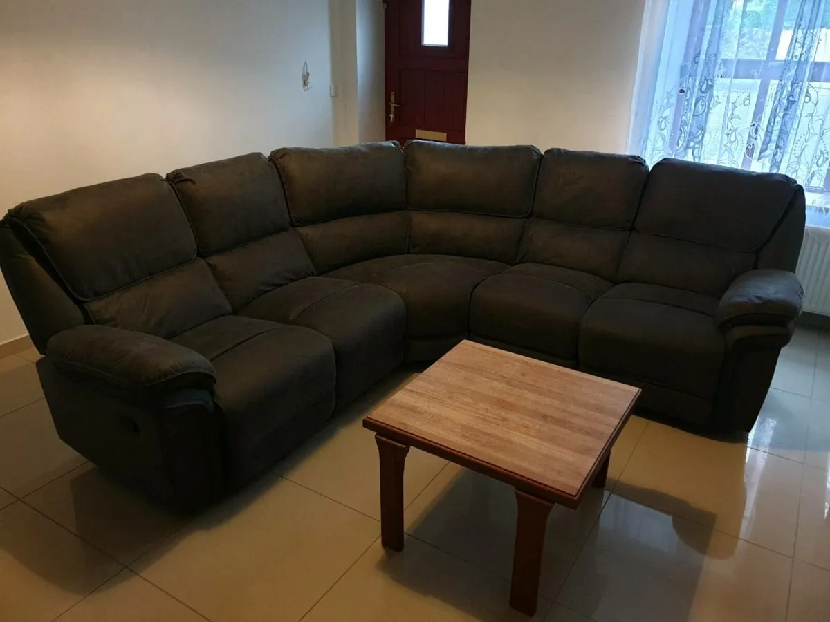 Corner Sofa with 2 reclining seats - Image 2
