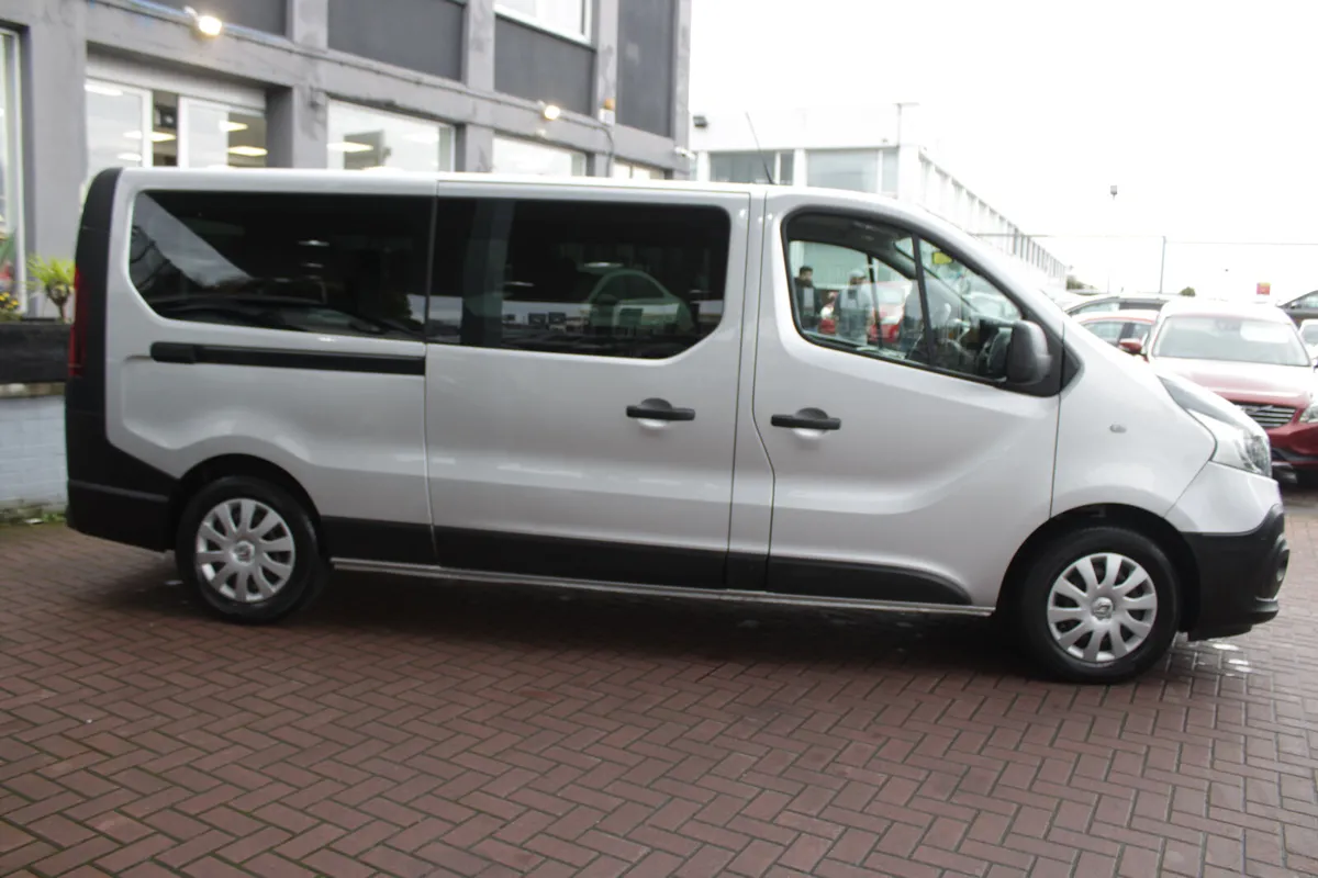 LL29 BUSINESS ENERGY 9 SEATER // IMMACULATE CONDIT - Image 3