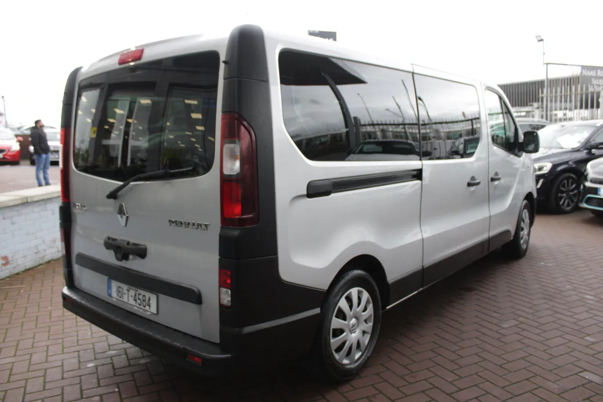 LL29 BUSINESS ENERGY 9 SEATER // IMMACULATE CONDIT - Image 4