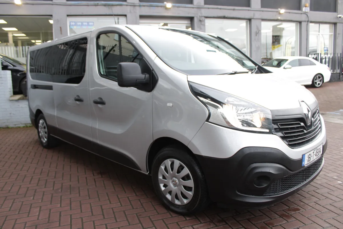 LL29 BUSINESS ENERGY 9 SEATER // IMMACULATE CONDIT - Image 2