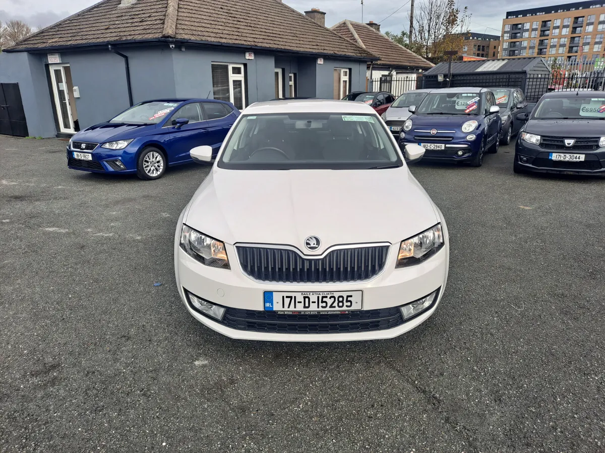 Skoda Octavia AMBITION 1.6 TDI 110HP DSG AUTO - Image 3