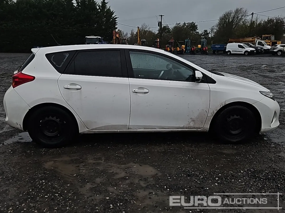 2014 Toyota Auris - Image 4