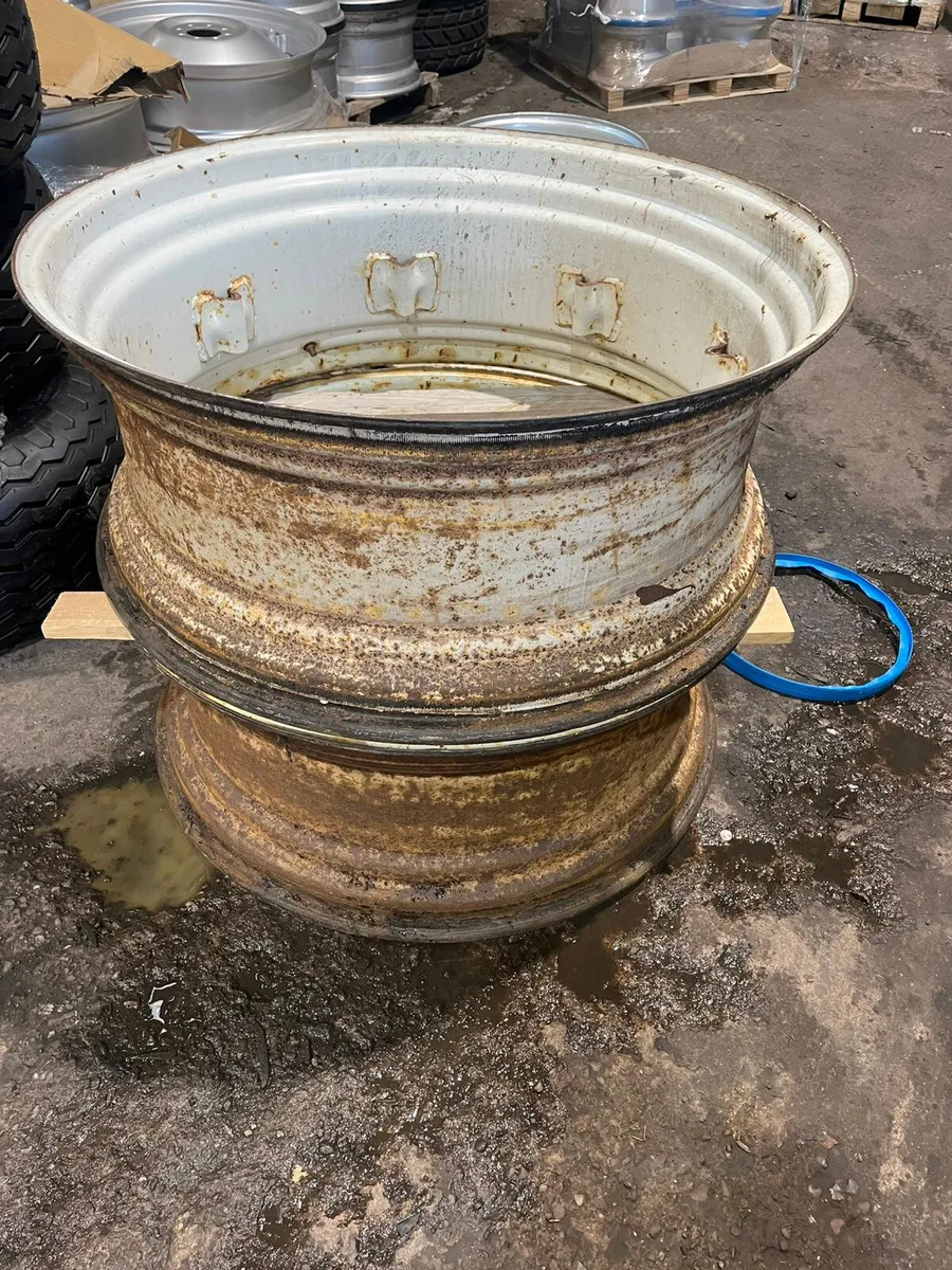 Fiat / New Holland 110 90 Rear Outer Rims R38 - Image 1