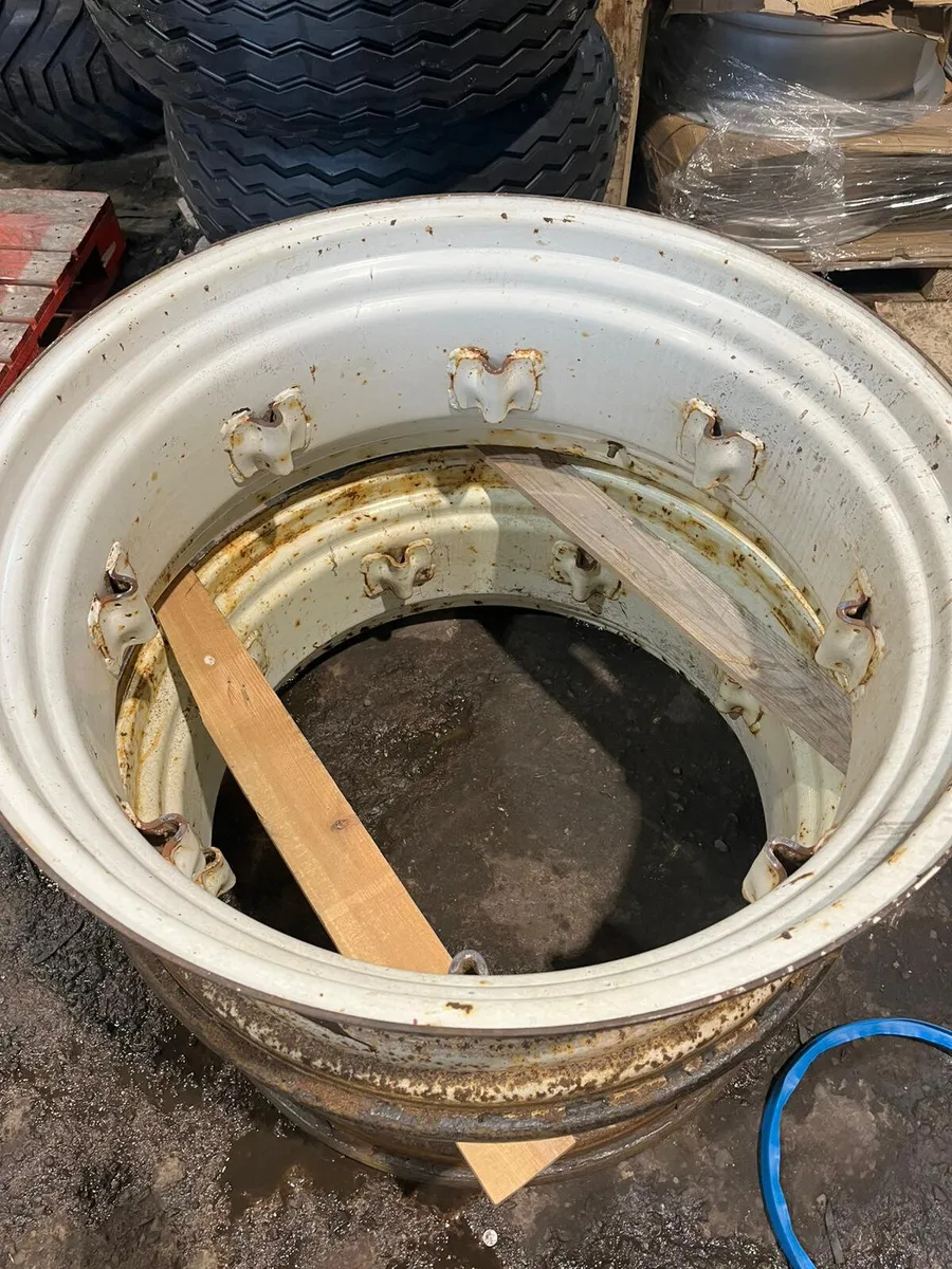 Fiat / New Holland 110 90 Rear Outer Rims R38 - Image 2