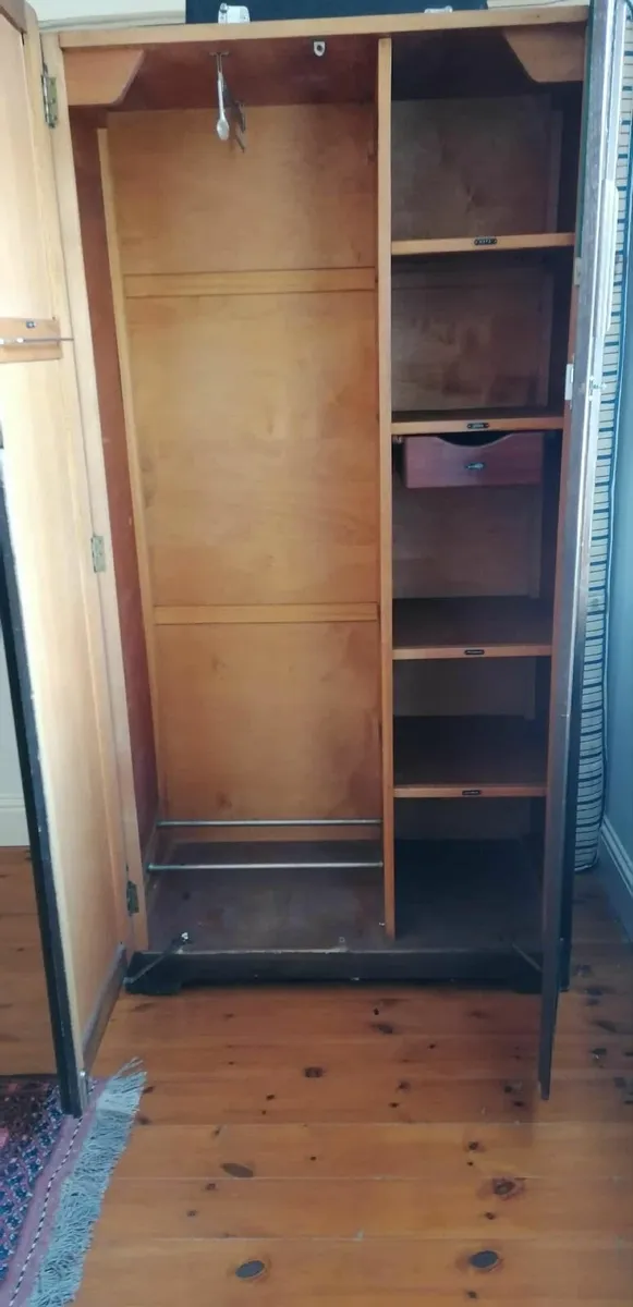 Vintage wardrobe - Image 4
