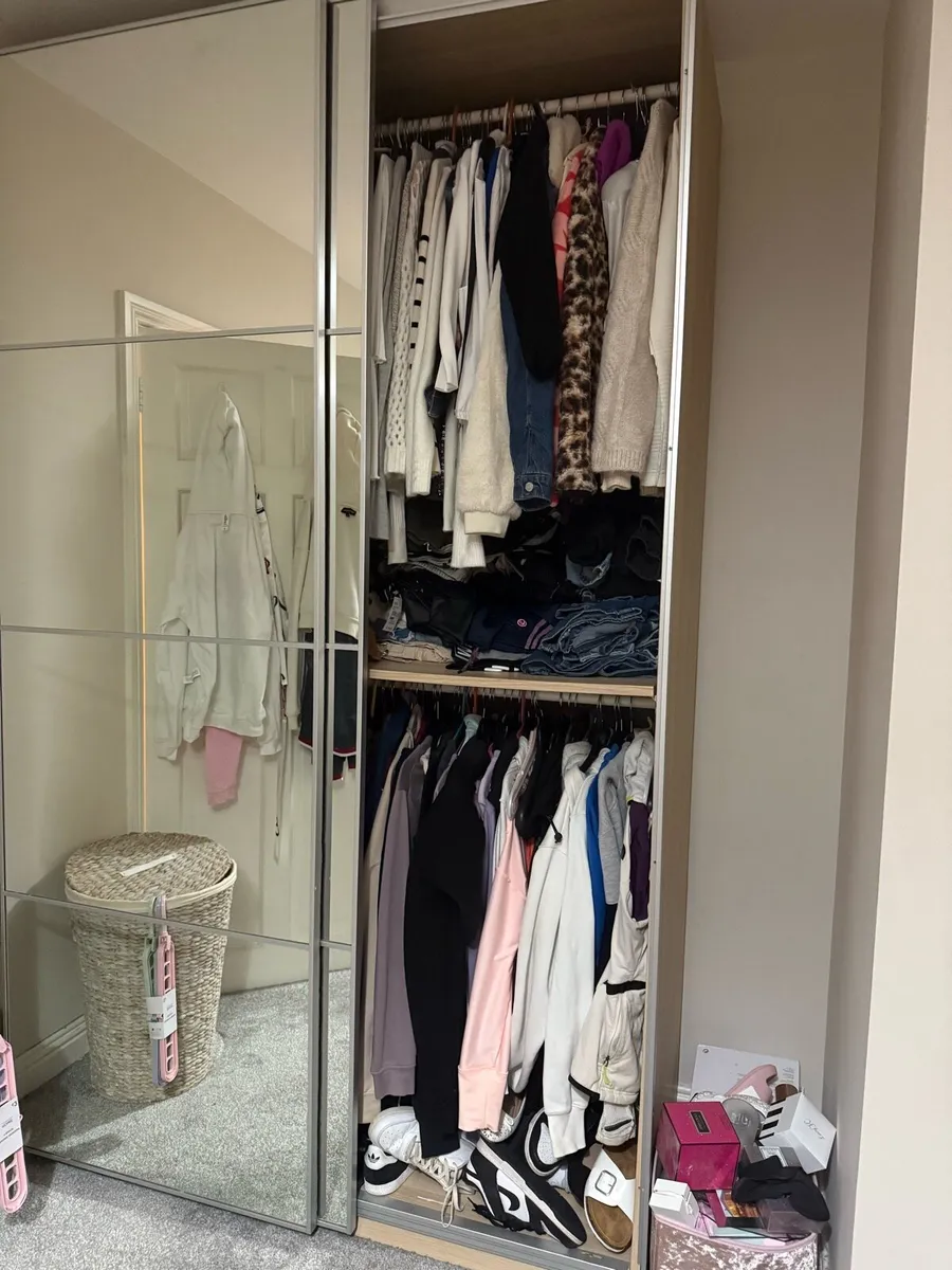 Mirrored wardrobe - Image 2
