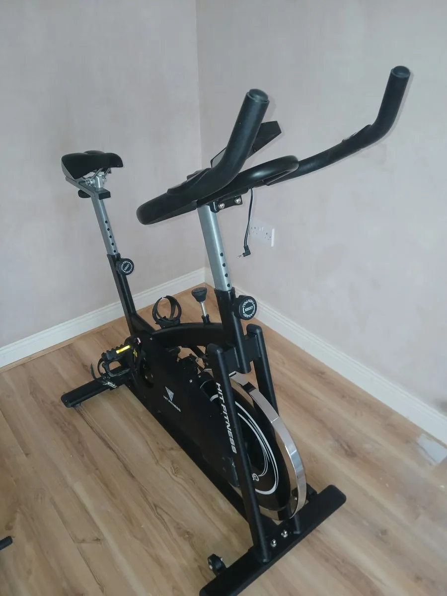 Spin bike and workout bench - Image 2