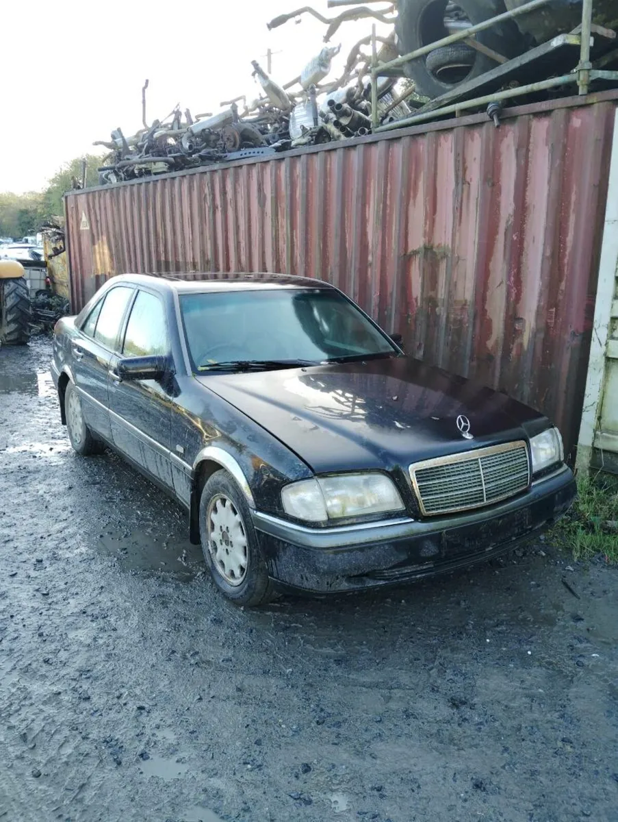 Breaking mercedes c class w202 2006 - Image 1