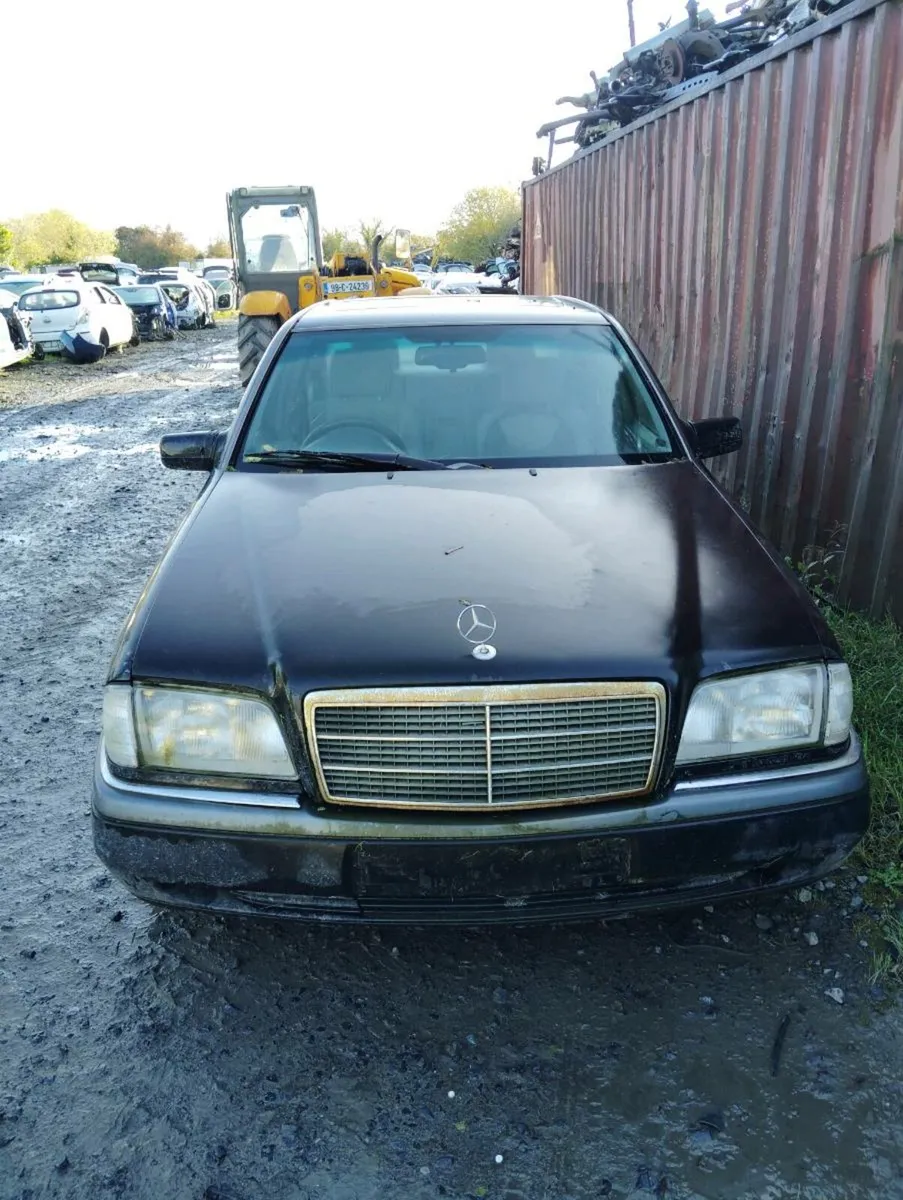 Breaking mercedes c class w202 2006 - Image 2