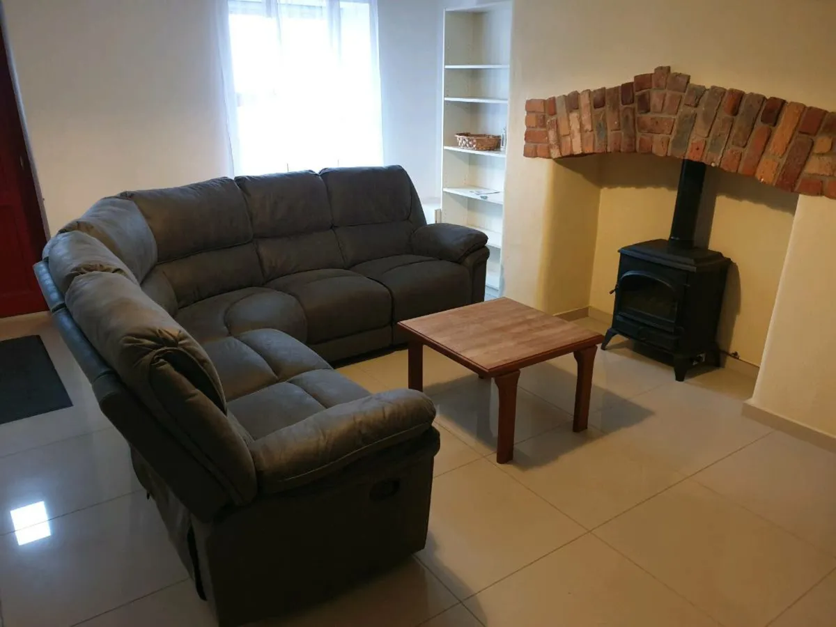 Corner Sofa with 2 reclining seats - Image 1