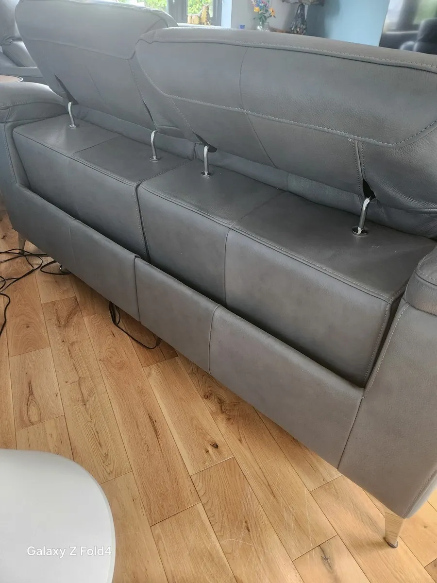 Real Leather Suite of furniture - Image 3