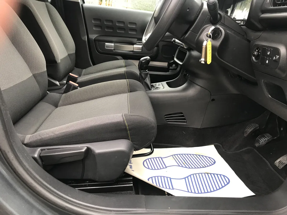 171 Citroen C3 1.2 Petrol Feel Puretech - Image 2