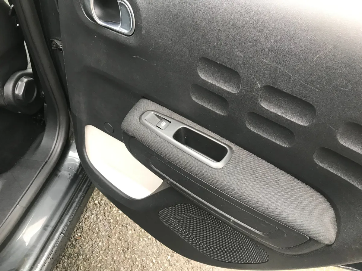 171 Citroen C3 1.2 Petrol Feel Puretech - Image 4