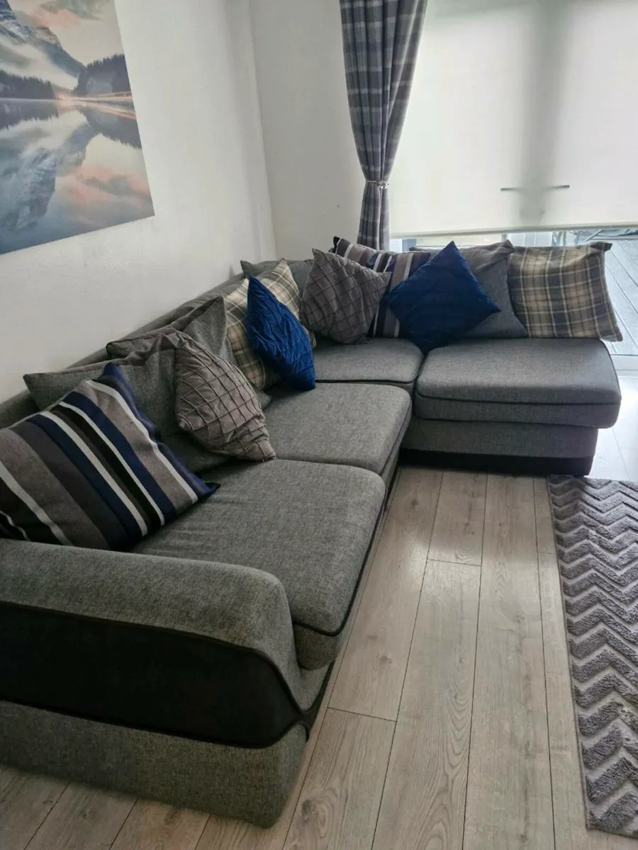 Corner sofa - Image 1