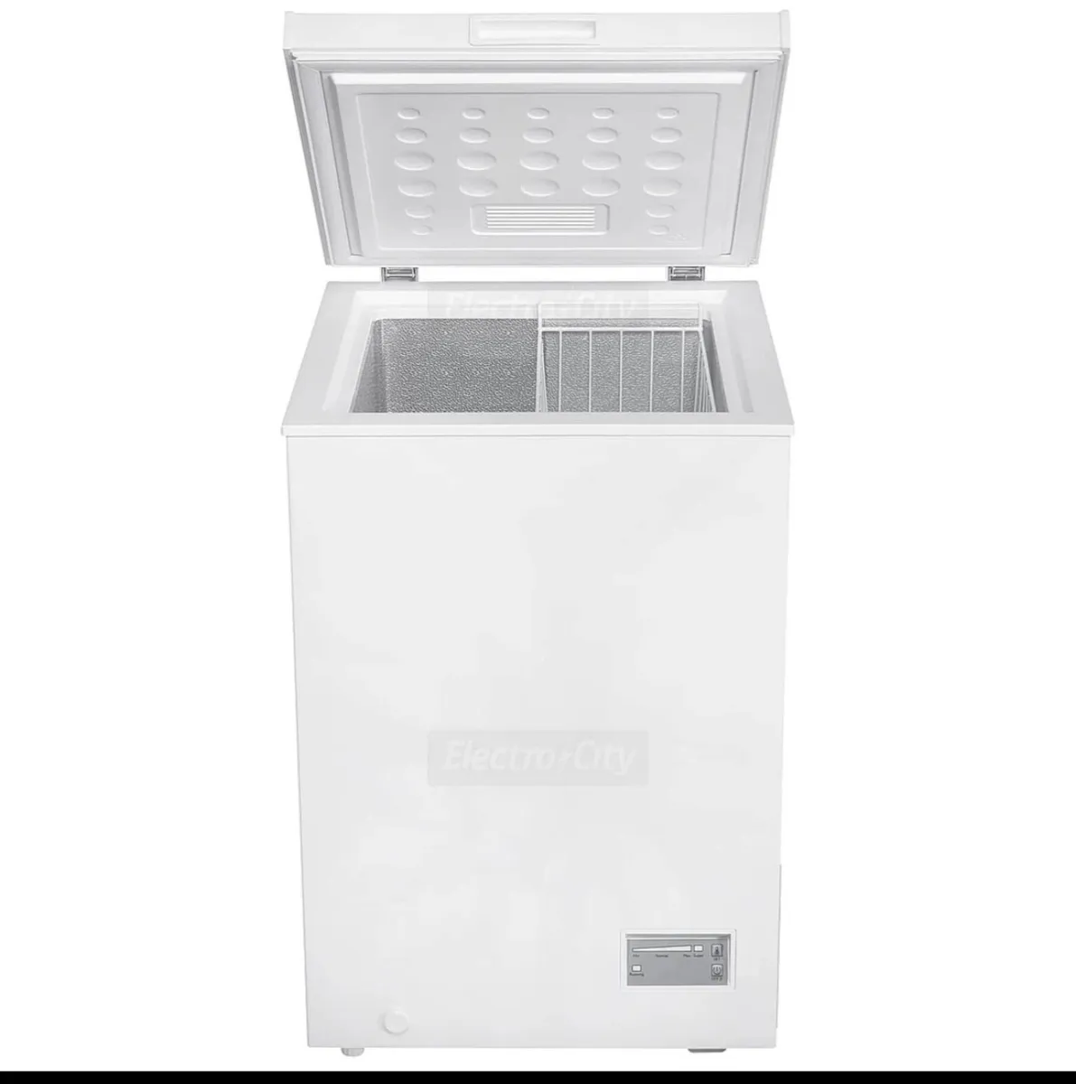 “Almost New Chest Freezer – Spacious & Energy Effi