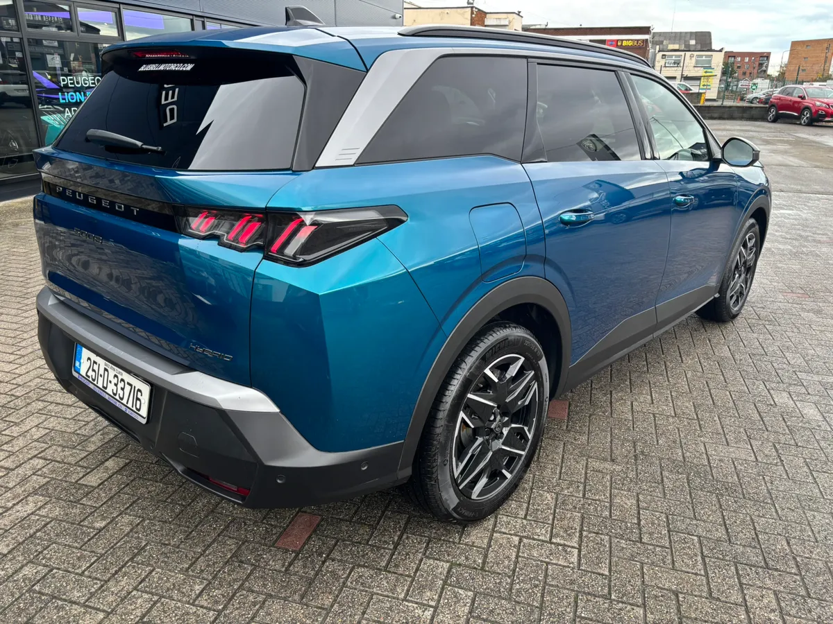2025 Peugeot 5008 Allure Hybrid - Image 4