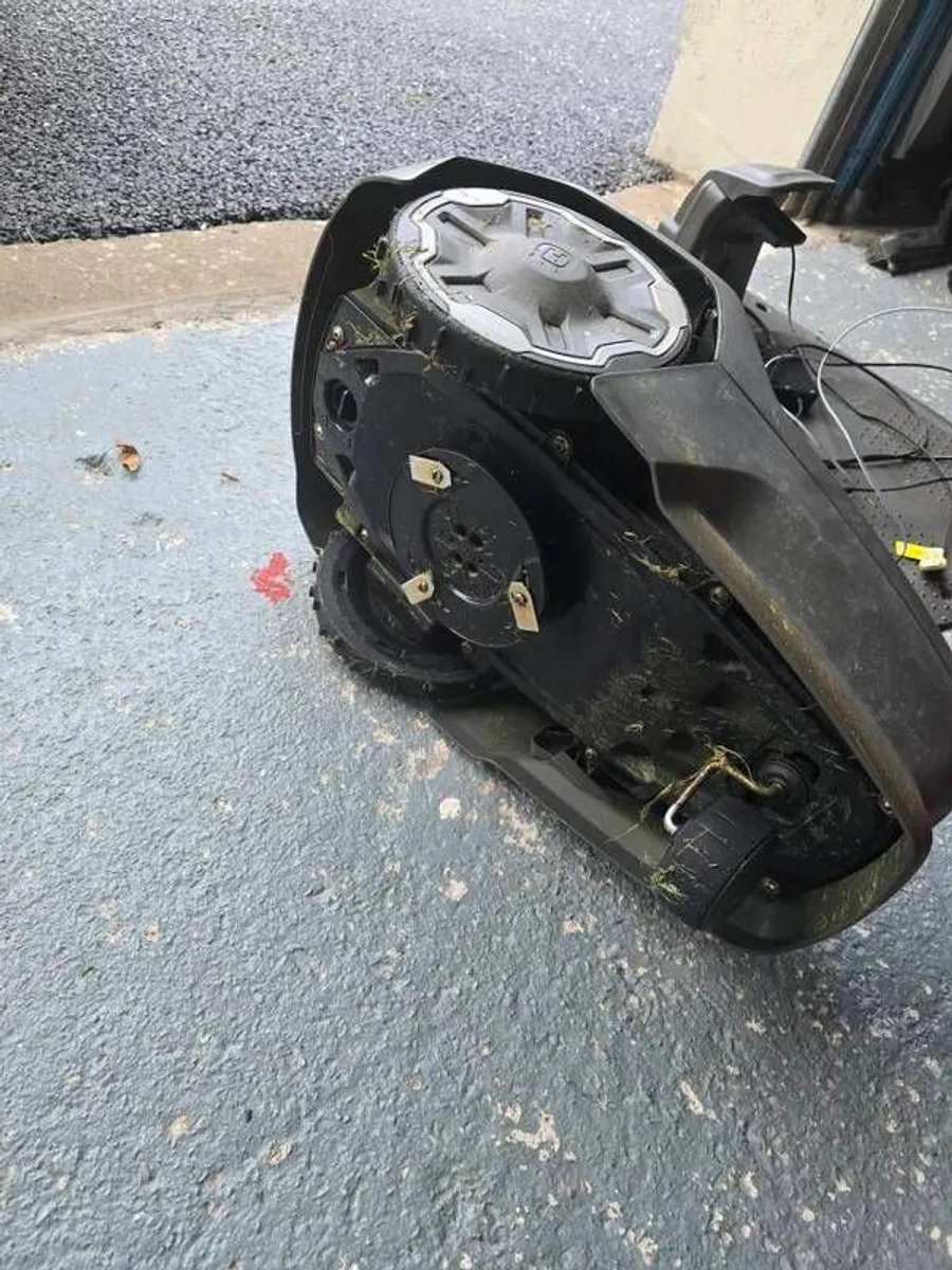 Husqvarna Aspire R4 Robot Mower - Image 2